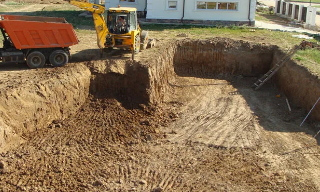 Рытье котлованов под фундамент в Волхове – цена от 2637 руб. за м3 | ГОСТСТРОЙ