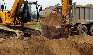Выкопать яму экскаватором в Волхове от 950 руб. - ГОСТСТРОЙ