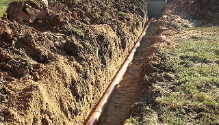 Копка траншей для водопровода в Волхове: цена за метр от 950 руб.